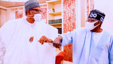 Photo of Tinubu at Cross River rally attacks Buhari again, says ‘they’ve moved exchange rate from N200 to N800/$’