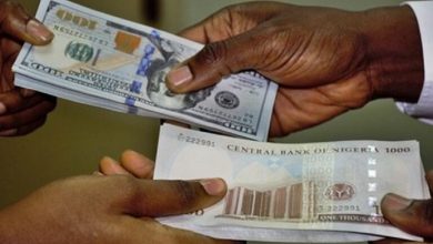 Photo of Naira in all-time free fall, exchanges N900 to a dollar at parallel market