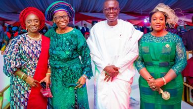 Photo of Sanwo-Olu’s wife appeals to Lagosians to collect PVCs, exercise civic duty