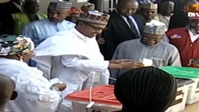 Photo of Drama as Buhari displays ballot paper after voting in Daura