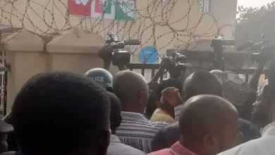 Photo of Labour Party: Drama as 36 state chairmen force their way into Abuja hqtrs to take possession of the party 