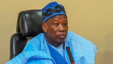Photo of Protesters storm APC Headquarters, ask Ganduje to quit