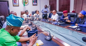 Photo of States divided over FG’s N35,000 wage awards to federal workers
