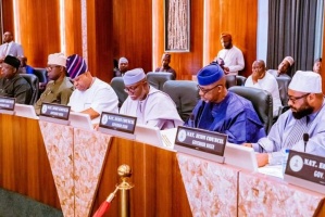 Photo of Dwindling Revenue: States borrow N46bn from banks to pay salaries