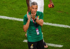 Photo of Ghana sack coach Hughton after elimination from AFCON