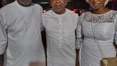 Photo of Atiku’s Media Aide, Paul Ibeh buries mom in Imo 