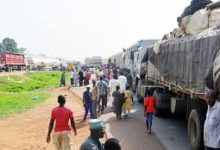 Photo of Hunger: Hoodlums loot truckload of spaghetti in Zaria