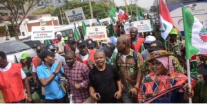 Photo of Tariff Hike: Workers lock out Power Minister Adelabu, demand action in 14 days