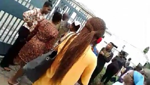 Photo of BREAKING: Aggrieved customers besiege Heritage Bank, threaten to break down the facility if deposits are tempered with