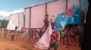 Photo of Angry Northern youths pull down Tinubu’s billboards