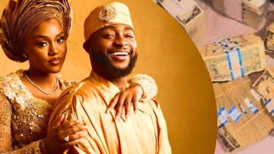 Photo of Cash we took home didn’t tally with money sprayed at wedding, Davido reveals