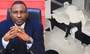 Photo of EFCC officers caught in video assaulting a lady in Lagos hotel to face disciplinary panel today