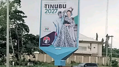 Photo of Angry youths destroy Tinubu’s 2027 presidential election billboard in Edo