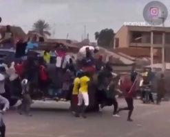 Photo of #EndBadGovernance: Soldiers deployed as hoodlums overpower security operatives