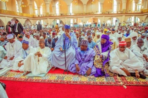 Photo of Ganduje, Kwankwaso avoid each other at Atiku daughter’s wedding