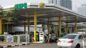 Photo of Fuel pump price increase will hike food prices again — Commuters, Traders