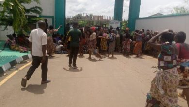 Photo of Protest rocks Ebonyi as market women block State Secretariat, Abakaliki over high taxation 