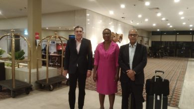 Photo of Keynote Speaker arrives for Realnews 12th anniversary lecture