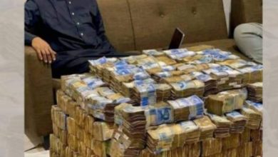 Photo of Lawmaker under attack for displaying wads of cash amid economic hardship