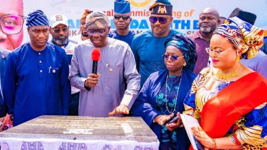 Photo of Sanwo-Olu commissions network of roads with bridge in Alimosho 