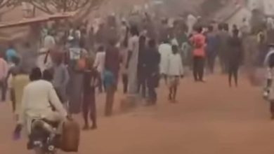 Photo of Residents scoop oil from another faulty tanker days after explosion killed 96