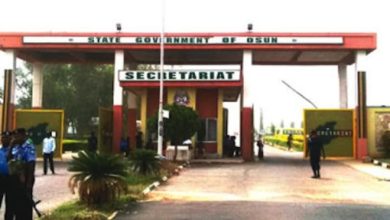 Photo of Osun Crisis: LG workers shun APC chairmen’s ultimatum to resume