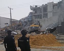 Photo of Two dead, 14 rescued, several others trapped in Lagos building collapse