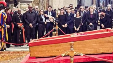 Photo of Obi pays respects to Pope Francis in Vatican City
