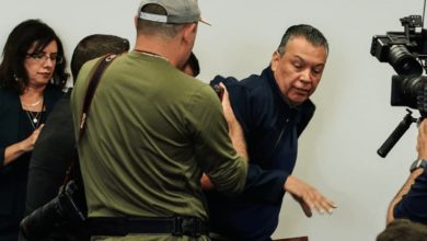 Photo of US Senator forced to the ground, handcuffed, forcibly removed from news conference