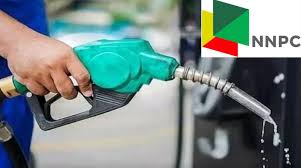 Photo of NNPCL, others reduce petrol price to N895 per litre across the country 