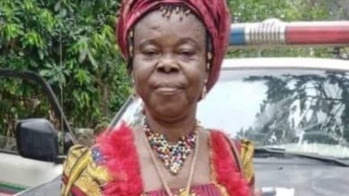 Photo of TRAGEDY: Veteran musician slumps, dies while performing at First Lady’s event