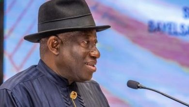 Photo of 2027: Jonathan in dilemma, associates split