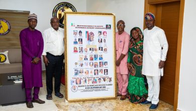 Photo of August24news.com Publisher, Ajagbe presents GAC FRAME to Lagos Assembly Speaker, Obasa