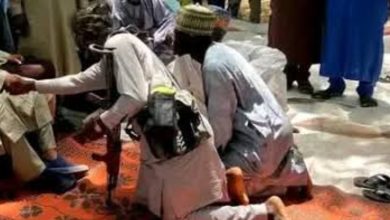 Photo of Insecurity: Residents hold dialogue with bandits, sign peace accord