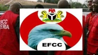 Photo of EFCC shields APC corrupt politicians while haunting others, says Journalist Jude Bela