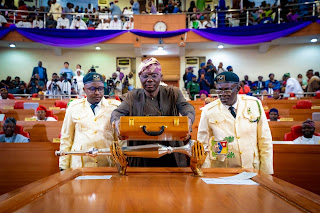 Photo of Sanwo-Olu presents N4.237trn 2026 ‘Budget of Shared Prosperity’ to Lagos Assembly 