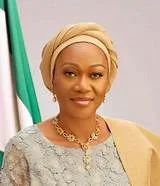 Photo of Remi Tinubu’s Mic Drop, ‘I Will Turn Off the Microphone: Netizens bomb First Lady as arrogant, rude, disrespectful to Gov Adeleke