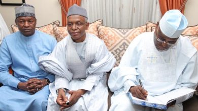 Photo of Across Party Lines: Atiku, Tambuwal, APC Chairman, Malami visit El-Rufai, mourn late mother