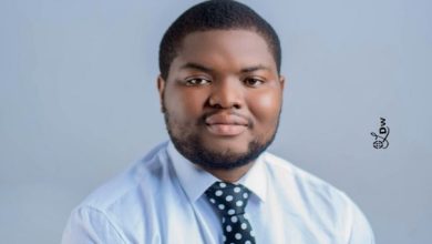 Photo of Meet 25-year-old Oyelami with 9 A1s in WAEC, First Class in UI Law, Law School