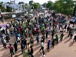 Photo of Fresh killings spark fury as grieving Plateau women attack army checkpoint