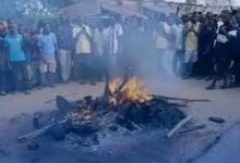 Photo of Mob burns three alive over killing of Plateau monarch