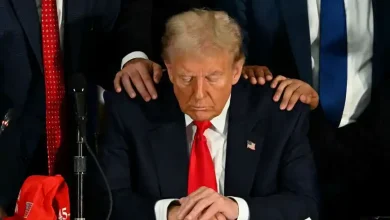 Photo of Trump’s Oval Office Bible reading signals deeper religious tone in administration